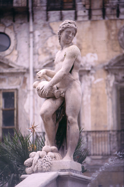 Fontana di Palermo prima del restauro -partic.