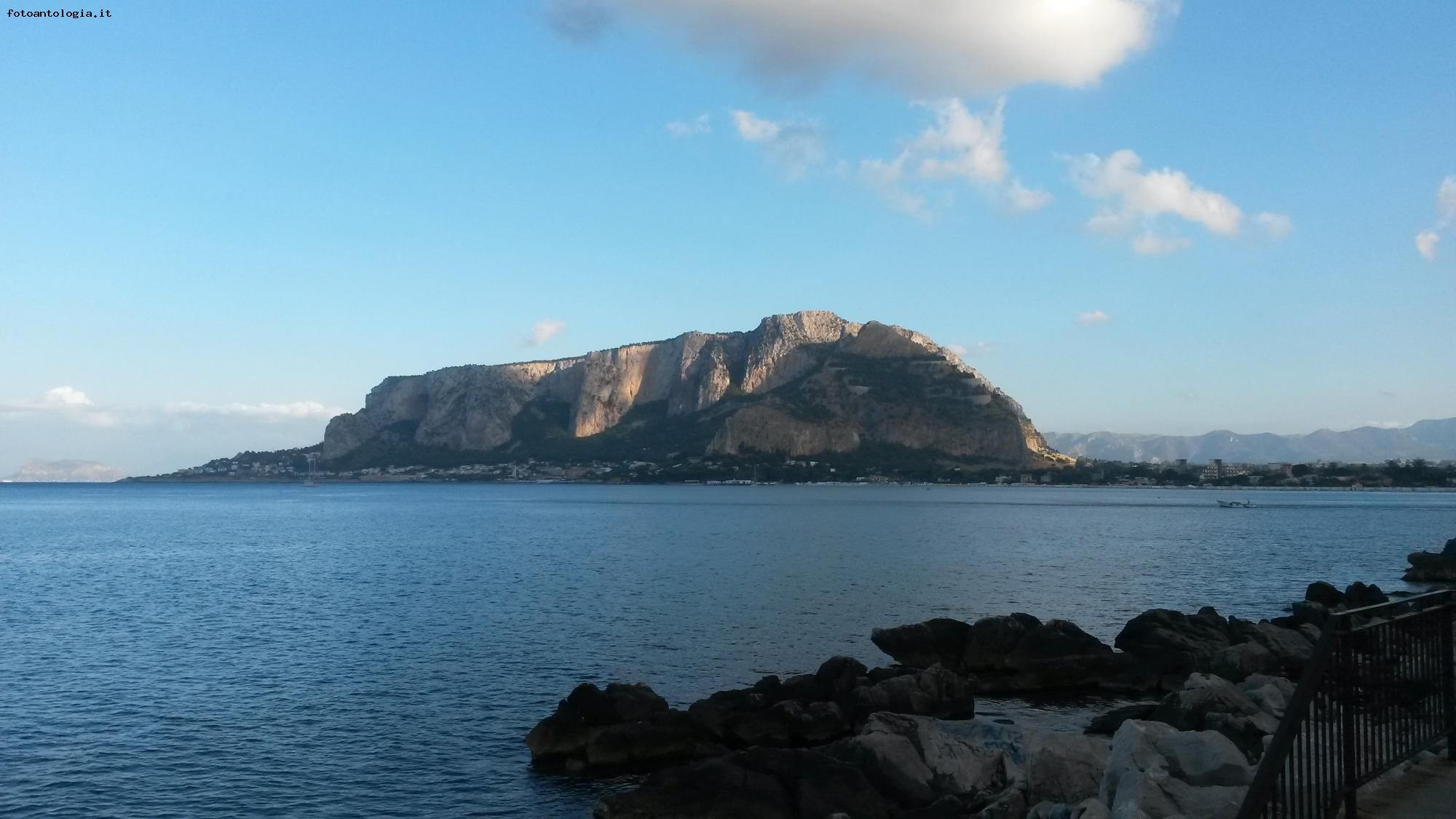 Palermo - Monte Pellegrino visto da Mondello