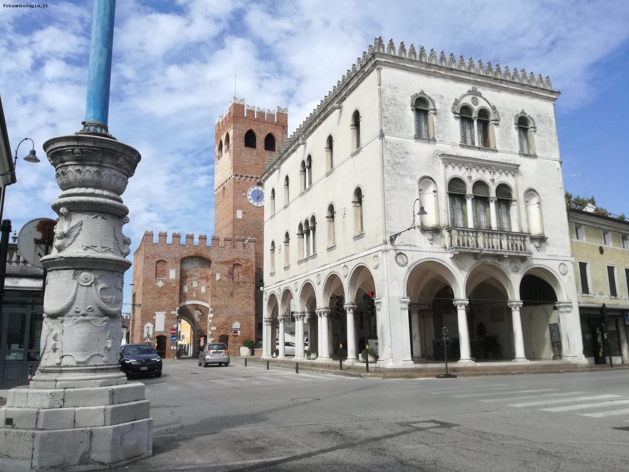 Noale - Palazzo della Loggia e ala del Castello
