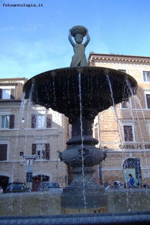 Osimo - Fontana della Pupa