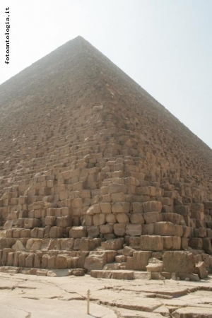 All'angolo della Piramide