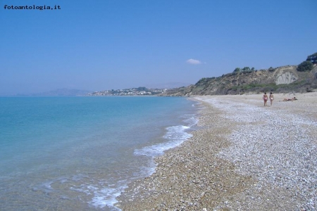 Sicilia: fine luglio, le spiagge di affollano..