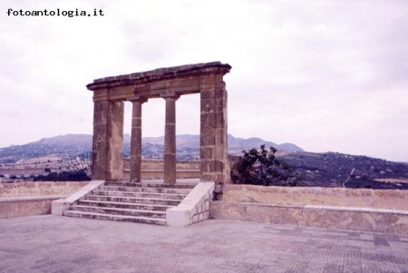 Sambuca - Piccolo monumento sul Belvedere