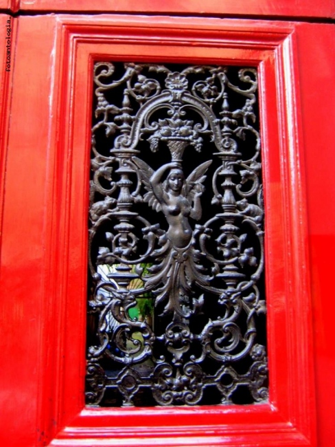 La porta rossa