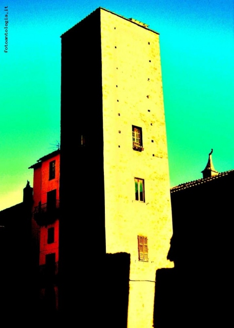 Torre in giallo