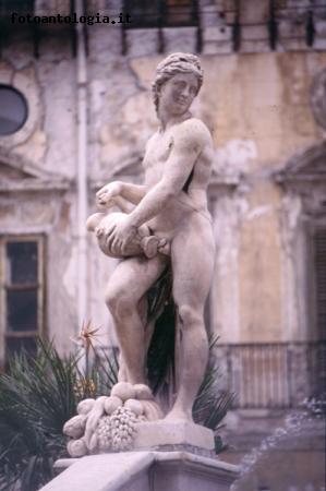 Fontana di Palermo prima del restauro -partic.