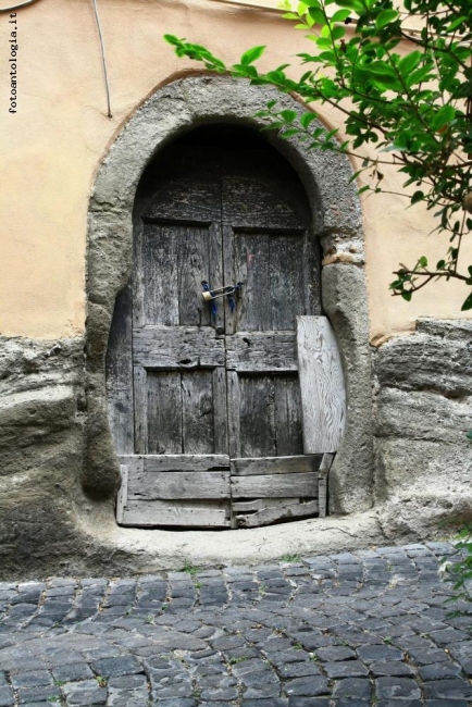 piccola porta antica