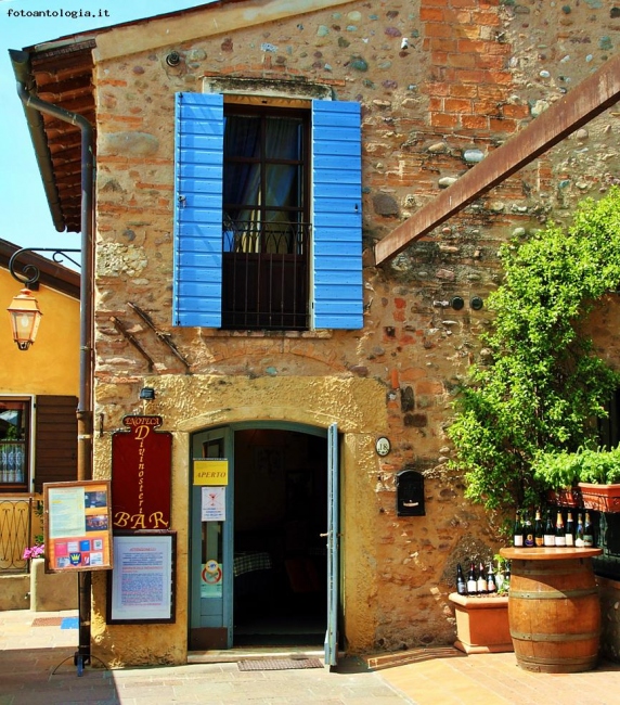 Piccola osteria di un borgo di campagna