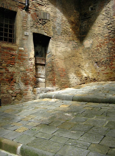 Pietre e mattoni a San Gimignano