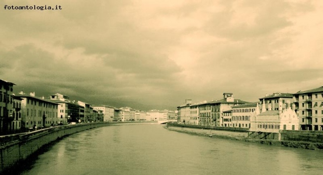 L'Arno a Pisa.....aspettando il temporale