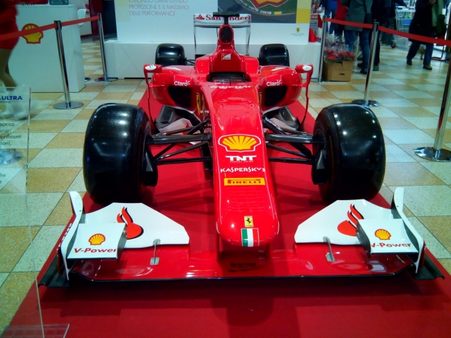 Milano, showroom Ferrari