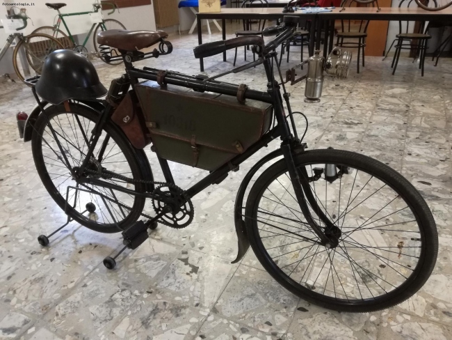 antica bicicletta militare svizzera
