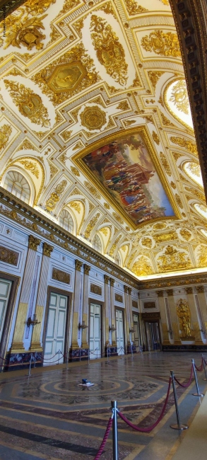 Reggia di Caserta, sala del tono (in restauro)
