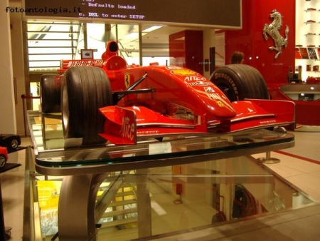 Show room Ferrari a Milano