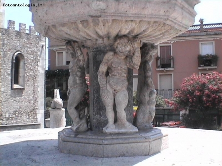 Taormina - scorcio di fontana