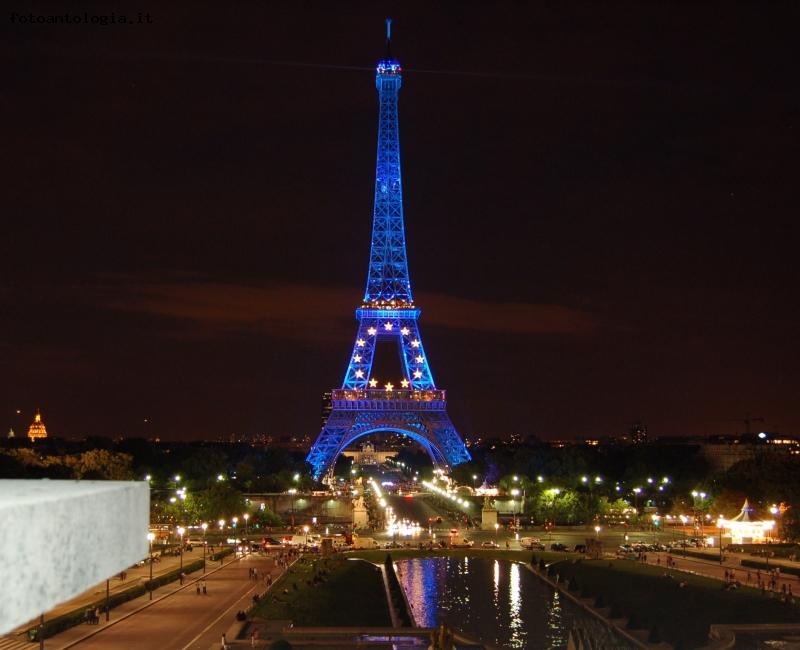 torre Eiffel di notte