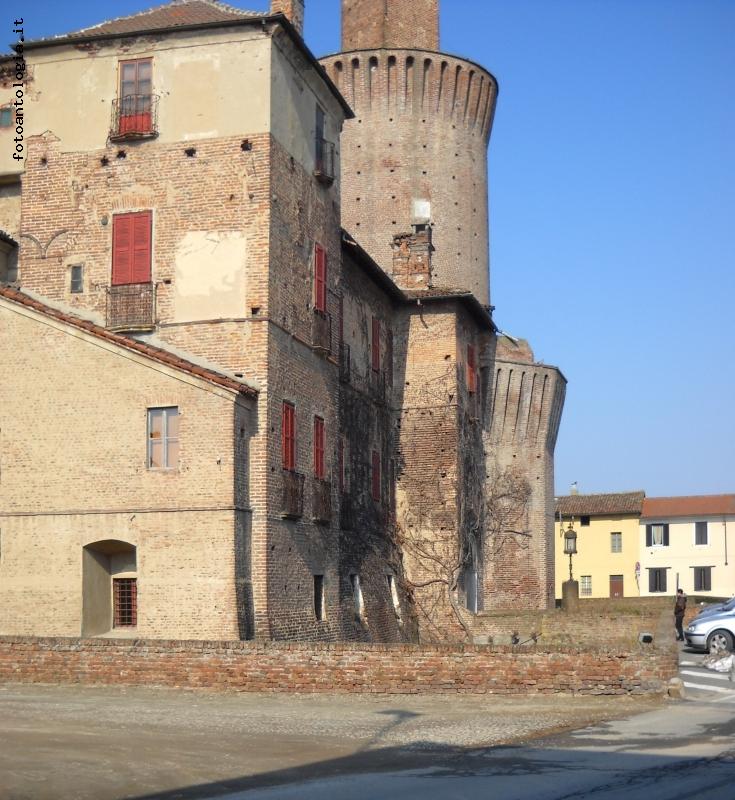 Castello di Sartirana: vista lato sud