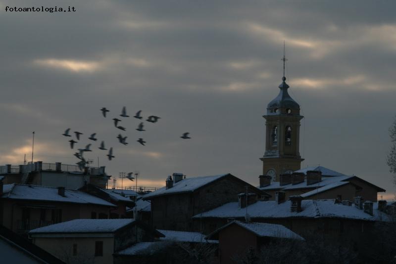 prime luci dell'alba sul centro storico di Collegno