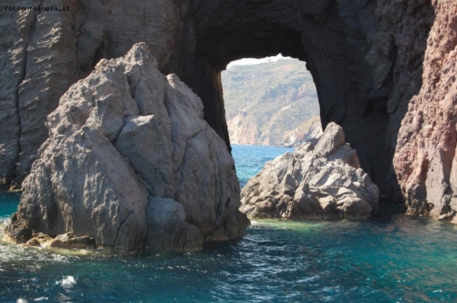 una porta in mezzo al mare