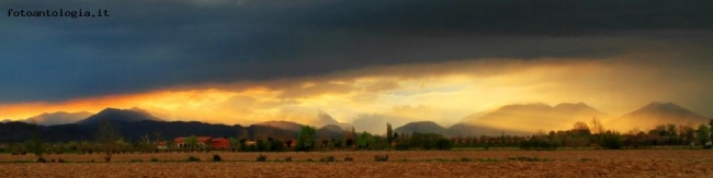 Tramonto oltre il temporale