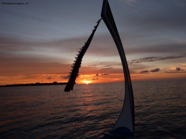 Tramonto visto da un Dhoni Maldiviano