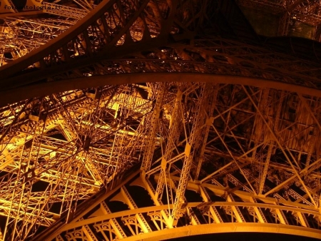 la tour eiffel di notte