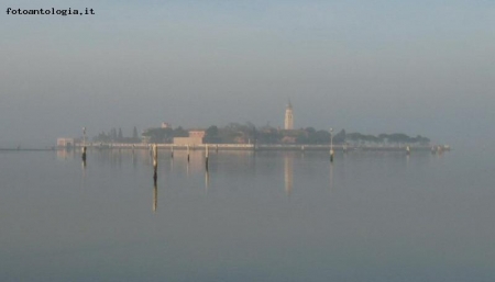 sospesa nell'acqua ...