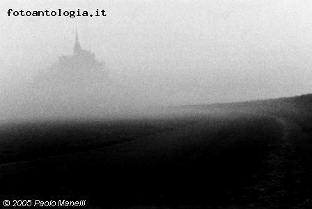 Strada di nebbia