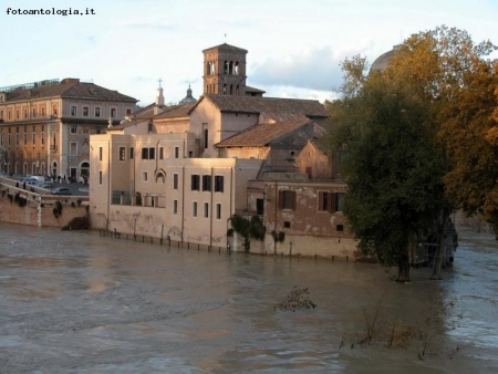 La piena del Tevere all'isola Tiberina