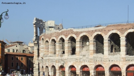 Verona.La nuova e la vecchia architettura.