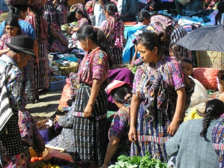 Donne e colori al mercato...