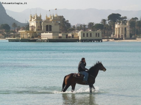 passeggiata a mare