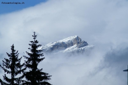 la cima tra le nuvole