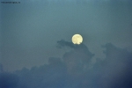 Foto Precedente: l'alba tra le nuvole della luna