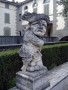 Foto Precedente: Castello di Urgnano: statue nane caricaturali