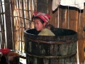 Prossima Foto: Bambini di etnia h'mong neri durante il bagno